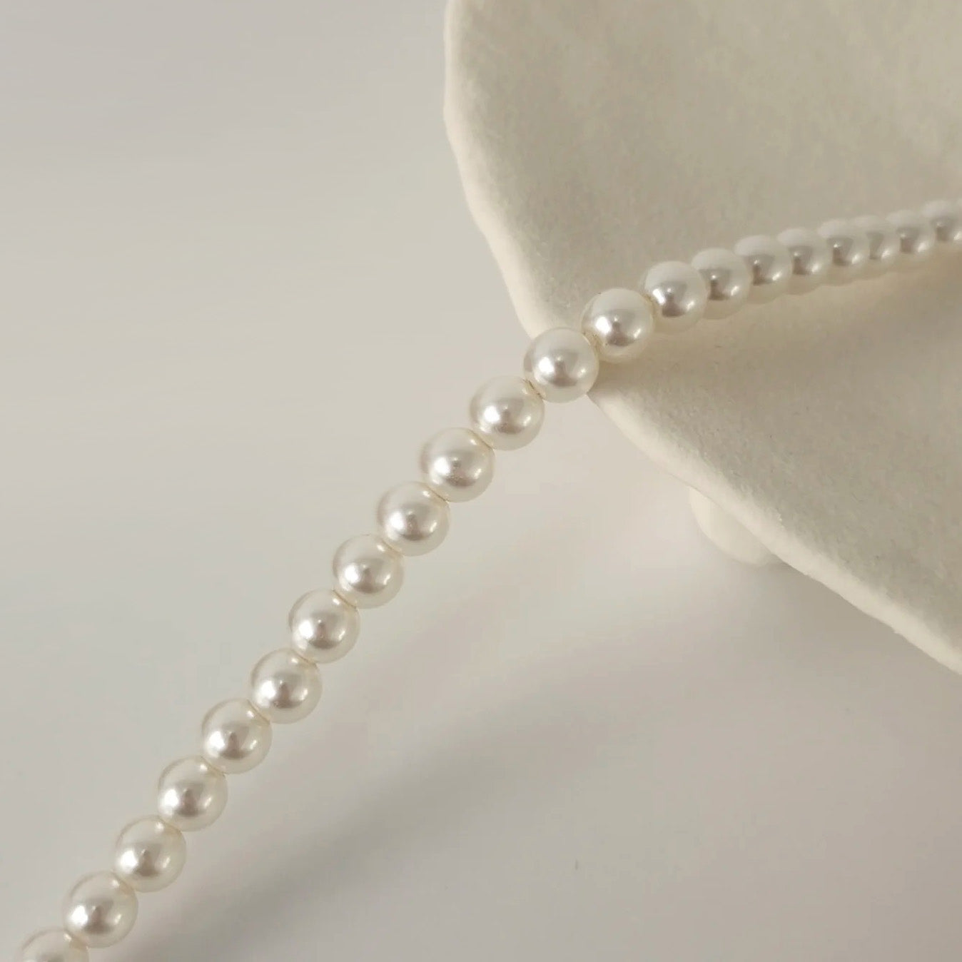 Classic Grace – Round Shell Pearl Necklace