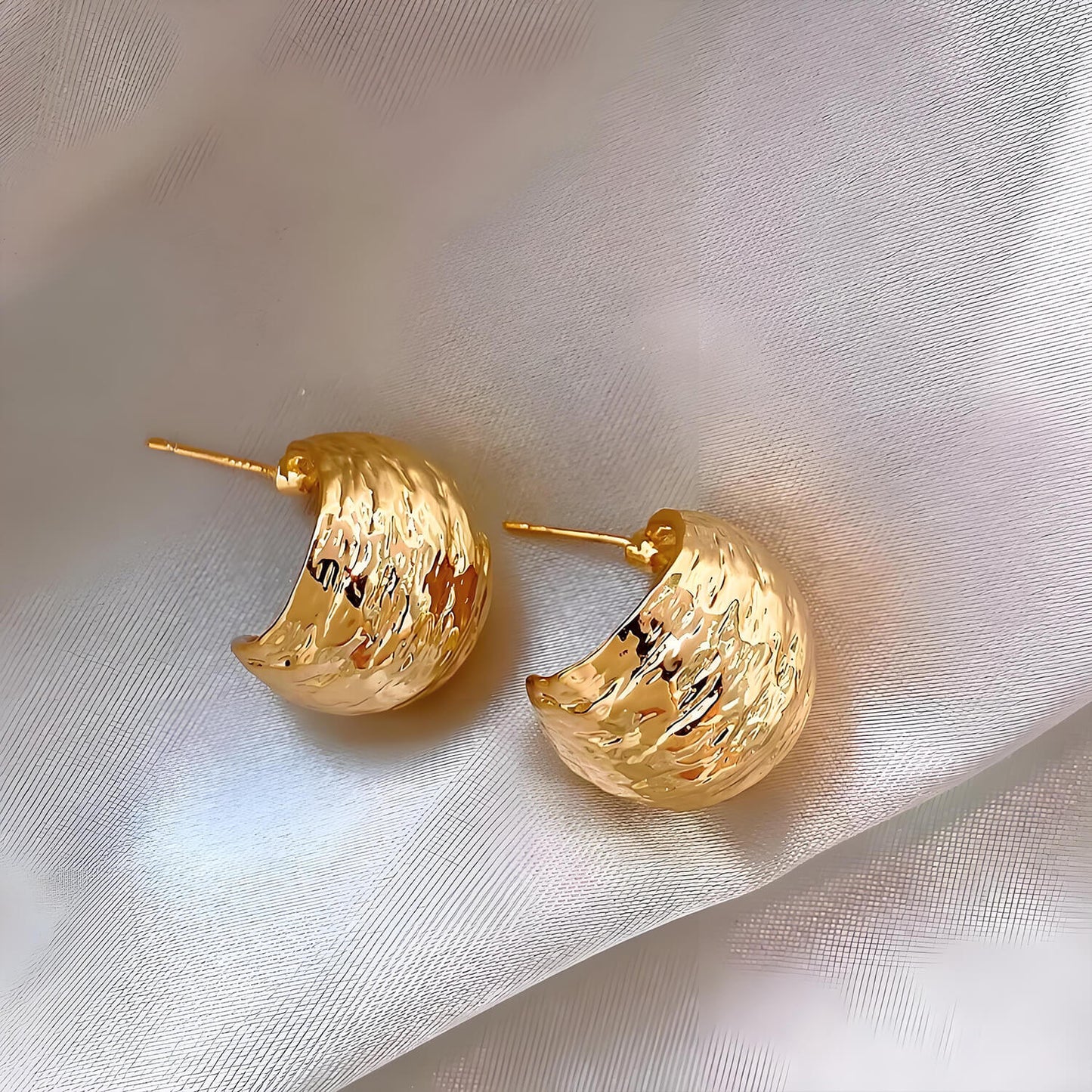 C-Shaped Wave Earrings – Modern Geometric Gold Look